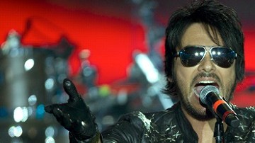 Al intérprete Beto Cuevas le parece que las reacciones de las masas, incluso las más violentas, tienen su origen en las malas decisiones de la clase dirigente.