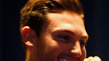 El gobernador Jerry Brown firmó a ley la SB 3, que aumentará gradualmente el salario mínimo en todo el estado.