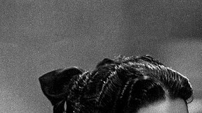 El comediante Mario Moreno "Cantinflas" en el rodaje de una película en México probablemente en 1940.