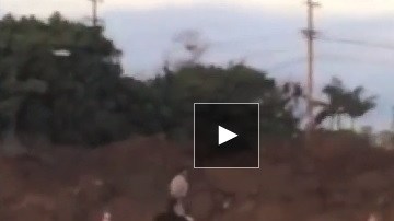 El momento escalofriante fue captado en video.