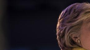 Clinton intentaba entretener al público, pero un comentario afectó sus intenciones.