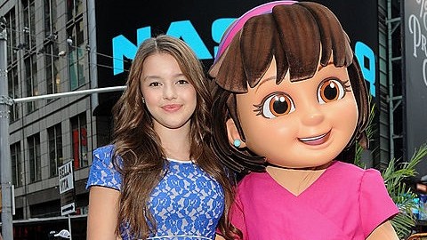 Fatima Ptacek, cuya voz da vida a "Dora", fue expulsada de la escuela por su conducta inapropiada.