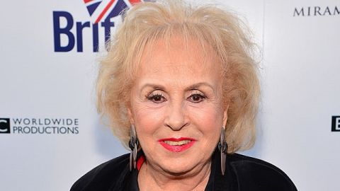 La actriz Doris Roberts murió ayer, confirmó uno de sus hijos.