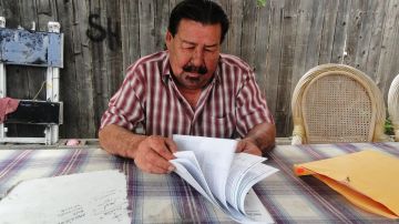 José Meneses lleva 24 años cotizando al Seguro Social, gracias a un permiso de trabajo que se venció hace más de una década. Su condición migratoria le impide recibir una pensión que dice necesita ahora que está desempleado a sus 60 años.