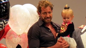 En el pasado, la familia conformada por Gabriel Soto (izq.) y Geraldine Bazán estaban siempre juntos y con sus hijas.