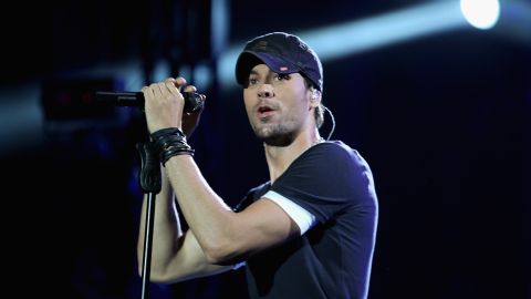 Aunque el accidente con el dron durante un concierto no le resultó demasiado doloroso, las semanas posteriores resultaron una verdadera tortura para Enrique Iglesias.