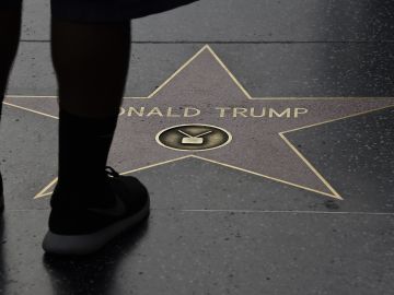 El candidato republicano, Donald Trump tiene una estrella en el Paseo de la Fama gracias a su participación en proyectos televisivos como productor y presentador.