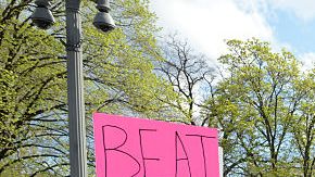 Defensores de la legalización de la marihuana se reunen para fumarla frente de la Casa Blanca en Washington, DC.