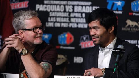 Freddie Roach y Manny Pacquiao durante la conferencia de prensa previa a la pelea con Bradley.