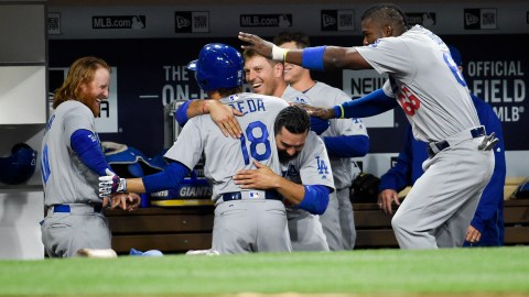Maeda es el primer pitcher de los Dodgers en conectar un jonrón en su primer partido de Grandes Ligas.