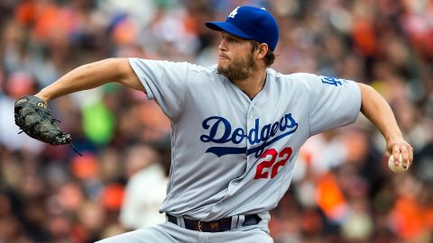 Kershaw lanzó ocho entradas en la victoria de los Dodgers sobre Gigantes el sábado.