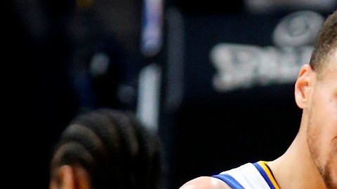 Stephen Curry y los Warriors buscan este miércoles imponer un record de victorias en una misma temporada, cuando busquen ante Memphis su triunfo 73.
