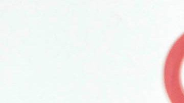 Lupillo Rivera se dirigía a su camioneta cuando alguien lo atacó e intentó retenerlo contra su voluntad.