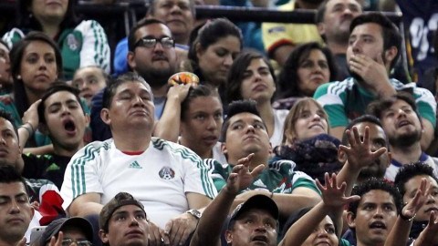 En el juego contra Canadá, por la eliminatoria de Concacaf, los fans mexicanos gritaron la frase incómoda, pese a la campaña de la FMF para no hacerlo.
