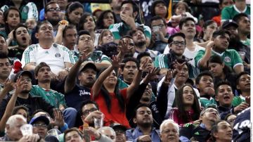 En el juego contra Canadá, por la eliminatoria de Concacaf, los fans mexicanos gritaron la frase incómoda, pese a la campaña de la FMF para no hacerlo.