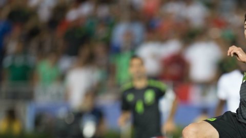 "Los Dragones" necesitan dinero y solo podrían obtenerlo con la venta del mexicano.