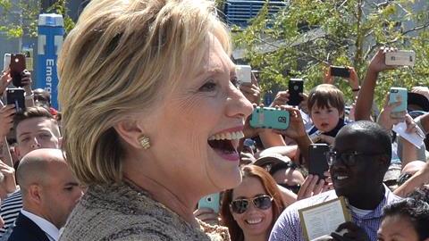 La precandidata presidencial demócrata Hillary Clinton ante sus seguidores. Tiene especial arrastre entre las mujeres.