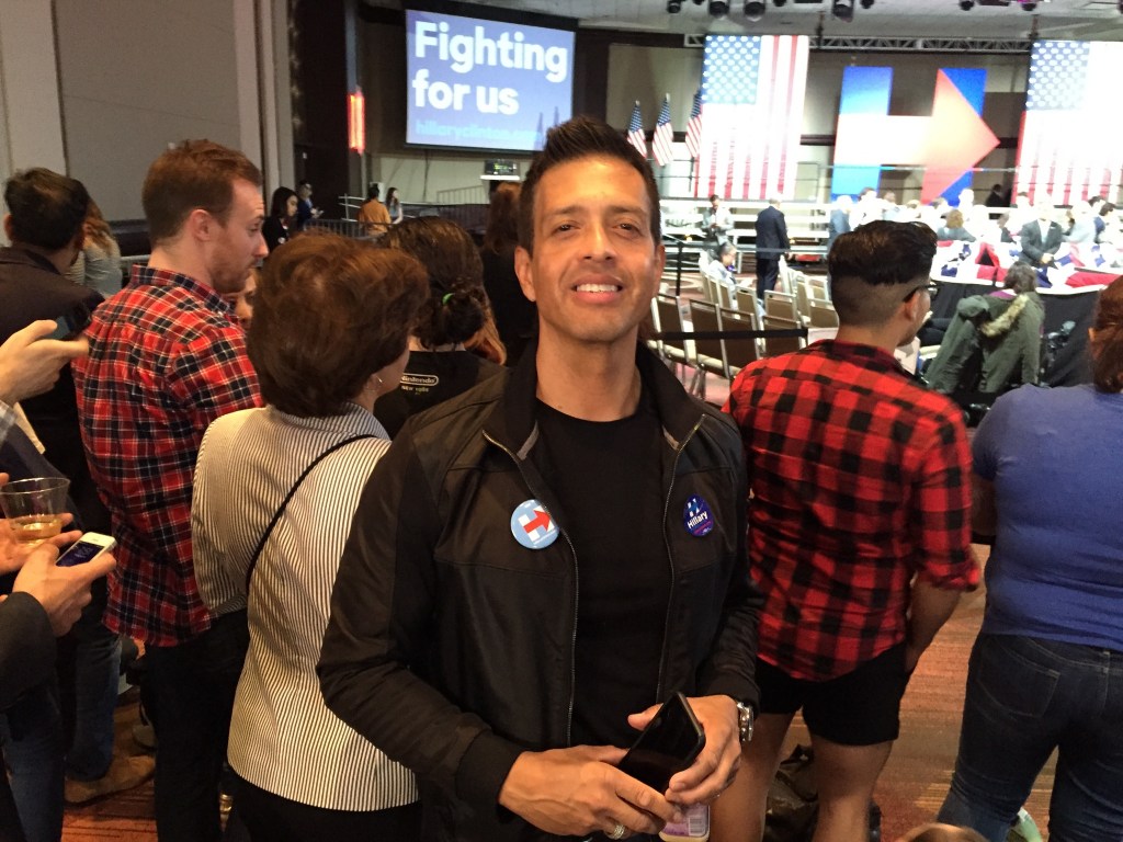Raúl Serrano viajó desde Arizona para sumarse a la campaña de Hillary.