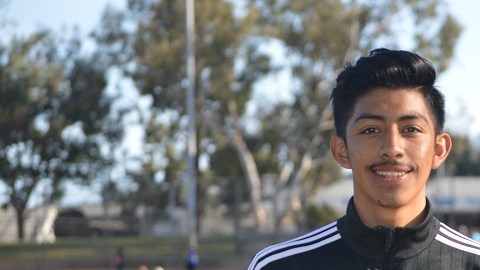 Steve Ikike Cua es uno de los mejores jugadores de Carson High School.