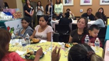 Health Net celebró a las futuras mamás del Este de Los Ángeles con un almuerzo, regalitos e información de salud.