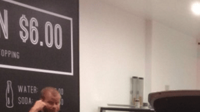 Tres personas, incluyendo la conductora del auto, resultaron heridas en el choque. /Suministrada por la Autoridad de Bomberos del condado de Orange.