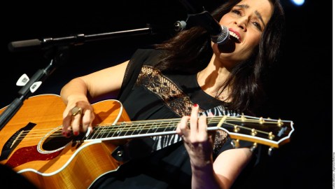 Julieta Venegas da dos conciertos más este fin de semana.