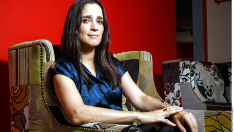 Julieta Venegas trae a Anaheim y Los Ángeles su gira más reciente.