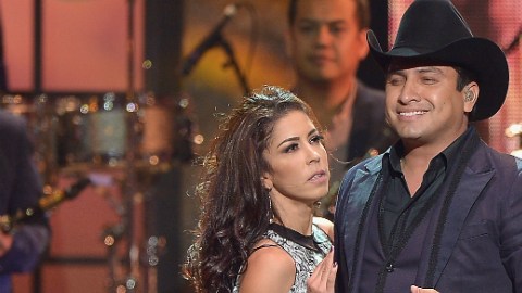 "Estoy educado a la antigüita", explicó el cantante de música regional mexicana.