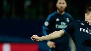 El árbitro no se percató de la falta de Kroos, quien siguió jugando el encuentro.