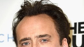 Nicolas Cage y Vince Neil llamaron la atención por su actitud extraña en "La Ciudad del Pecado".