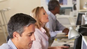 AB 1209 y AB 46 buscan cerrar la disparidad de pago basada en el sexo.