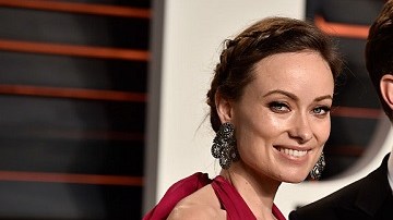 Los actores Olivia Wilde y Jason Sudeikis en una alfombra roja derrochando amor el pasado febrero.