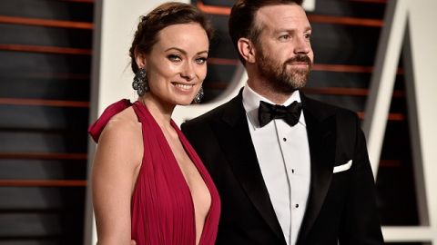 Los actores Olivia Wilde y Jason Sudeikis en una alfombra roja derrochando amor el pasado febrero.