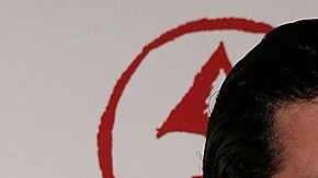 Al parecer el cantante Pablo Montero no quiere separarse definitivamente de la madre de sus dos hijas.