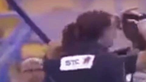 Increíble corte de pelo en el futbol árabe.
