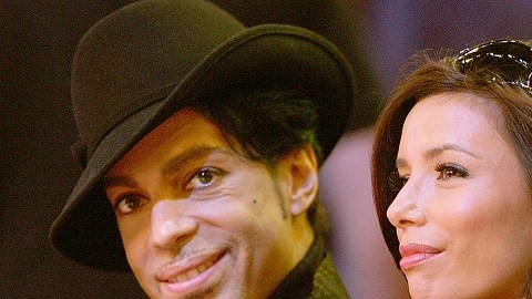 Prince y Eva Longoria disfrutando de un partido de baloncesto en Las Vegas en 2007.