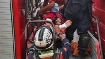 Fuerza Tarea Humanitaria de Venezuela acapara titulares tras rescatar sobreviviente 13 días después del terremoto en Ecuador.