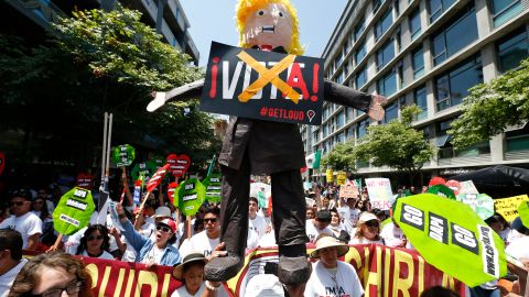 La figura y la retórica de Donald Trump fue el gran villano de las marchas de este Primero de Mayo en Los Ángeles/ Foto: AURELIA VENTURA