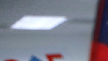 La operadora bilingüe Irene Moreno atiende llamadas de ciudadanía en el Centro de llamadas de NALEO donde asisten en el proceso de naturalización. La campaña “¡Protégete!… ¡Ciudadanía Ya!”, anima a residentes legales en Los Ángeles a que soliciten la ciudadanía.