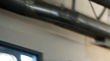 Danubia Alarcon, voluntaria de MEND, ayuda a preparar bolsas de comida para distribuir entre personas necesitadas. (Aurelia Ventura/La Opinion)