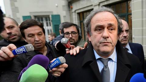 Al no salir bien librado del escándalo de corrupción, Platini ha preferido dar un paso a un lado de la presidencia de UEFA.