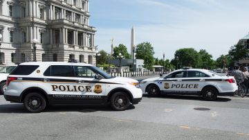 Patrullas del Servicio Secreto cierran la calle 17 tras un tiroteo en las inmediaciones de la Casa Blanca en Washington, EEUU.