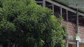 Fotografía cedida por el periódico colombiano La Opinión de soldados del ejército de Colombia patrullando en la localidad El Tarra (Colombia), desde donde la periodista española Salud Hernández escribió varios tuits antes de desaparecer.