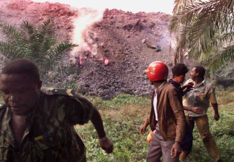 El Monte Camerún es uno de los volcanes más activos del país. Y la gente hace "todo lo posible" para evitar una erupción.