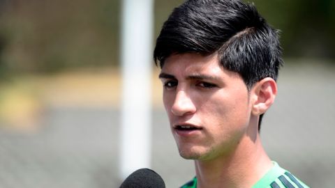 Alan Pulido en el centro del huracán.