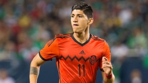 Alan Pulido con el Tri, durante el Mundial de Brasil 2014.