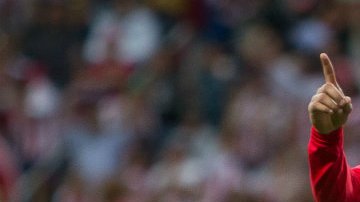 A pesar del interés del Palermo, Matías Almeyda prefiere que López se quede en Chivas para crecer lo que le falta.