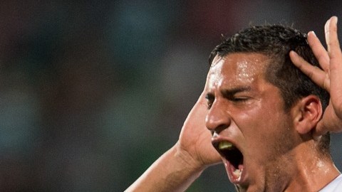 Diego González y su festejo para el 1-1 entre Santos y Pachuca.