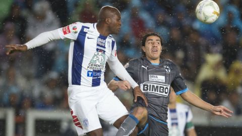 El defensa de los Rayados se disculpó por la acción tan desafortunada.