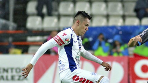 El árbitro no le marcó una mano a Efraín Juárez que pudo haber marcado diferencia a favor de Pachuca.